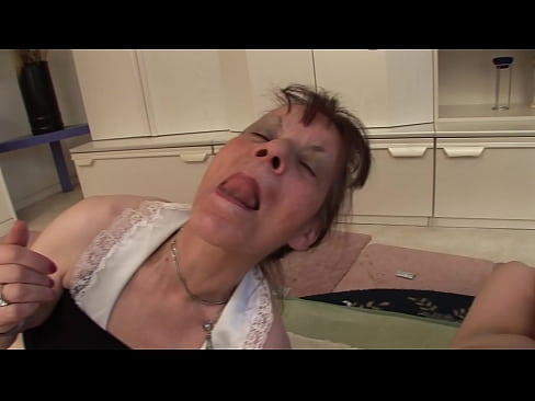 ❤️ Zwei Großmütter und ein Großvater haben einen Dreier Anal video bei de.appassistance.ru ❌